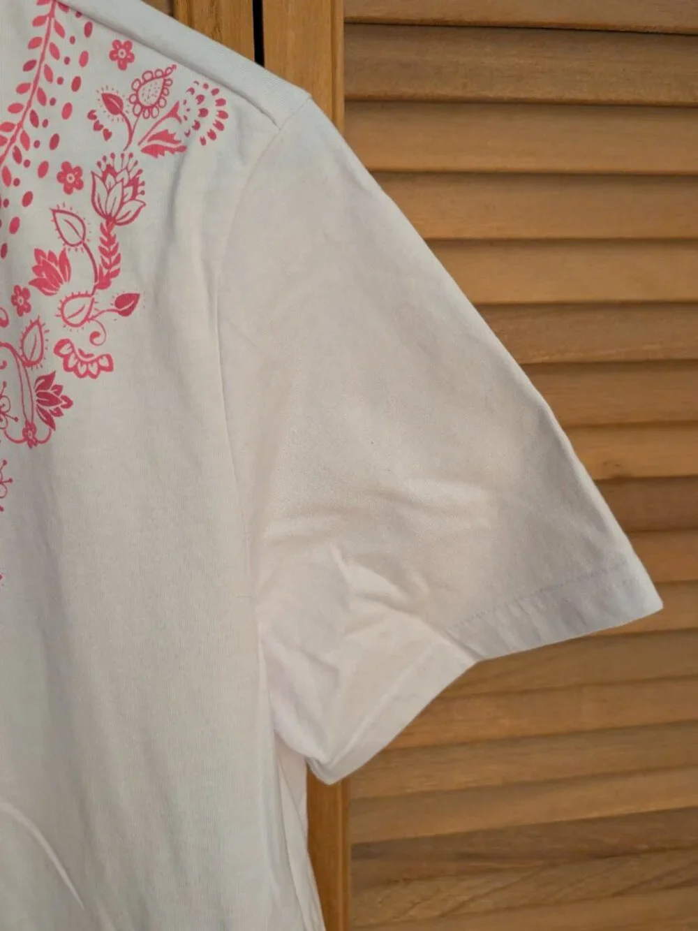 Women's BLAIR White S/S Top w/Pink Floral Designs - Size M